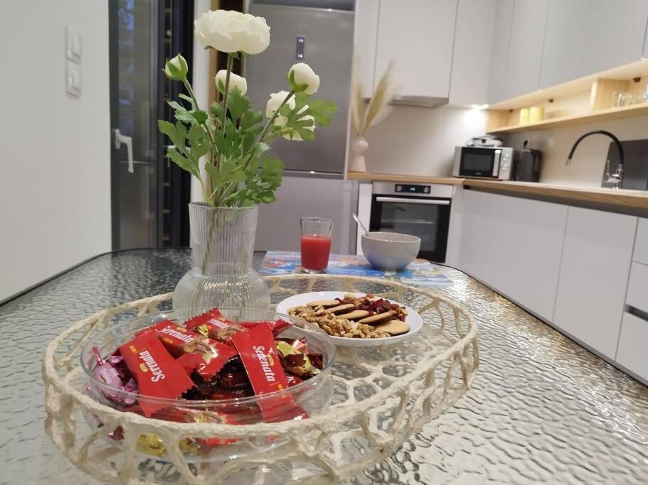 Floral Home 1 - Ground Floor Apt With Courtyard And Private Parking! Athens Ngoại thất bức ảnh