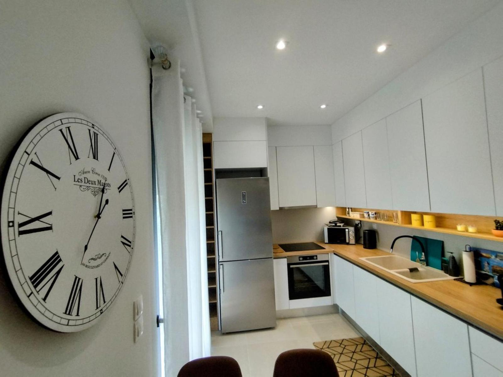 Floral Home 1 - Ground Floor Apt With Courtyard And Private Parking! Athens Ngoại thất bức ảnh