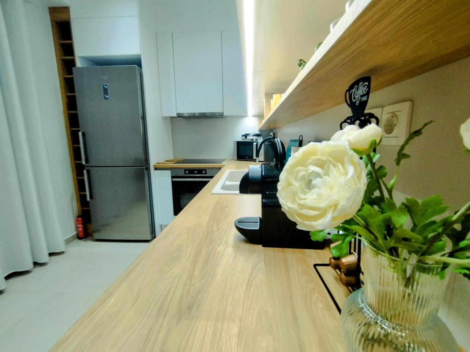 Floral Home 1 - Ground Floor Apt With Courtyard And Private Parking! Athens Ngoại thất bức ảnh