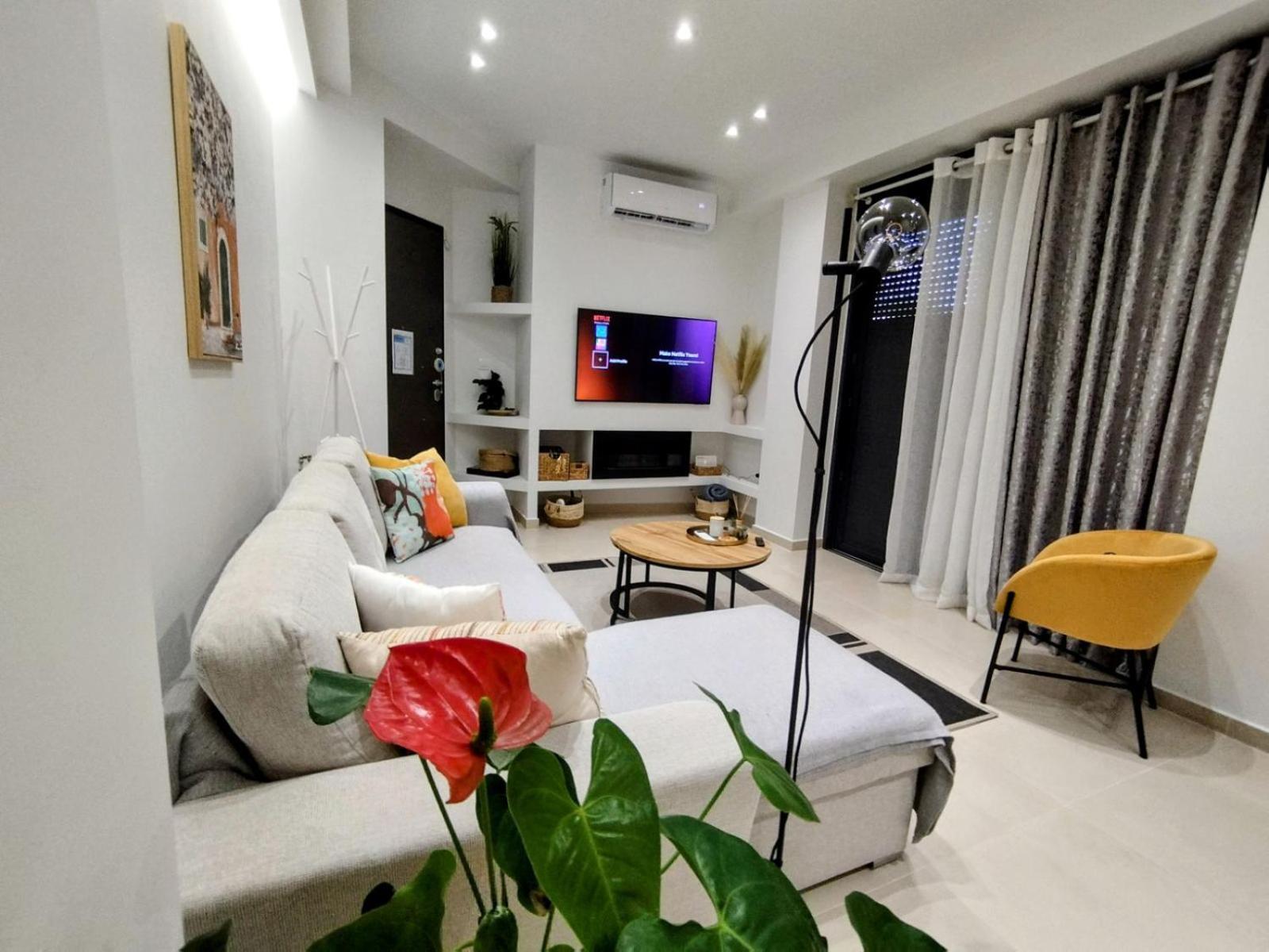 Floral Home 1 - Ground Floor Apt With Courtyard And Private Parking! Athens Ngoại thất bức ảnh
